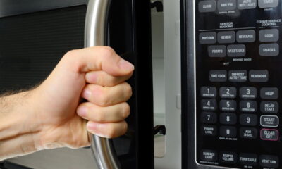 Esse truque no micro-ondas vai reduzir sua conta de luz