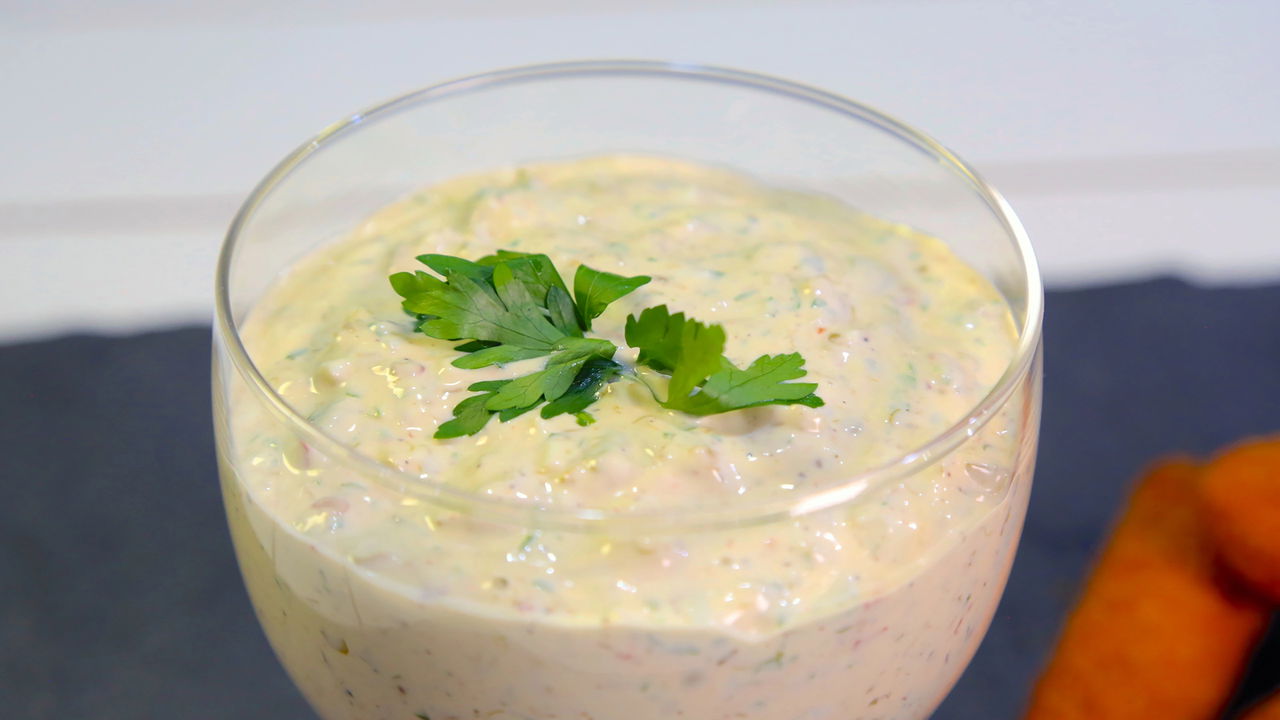 Esse molho cremoso transforma qualquer refeição simples em banquete