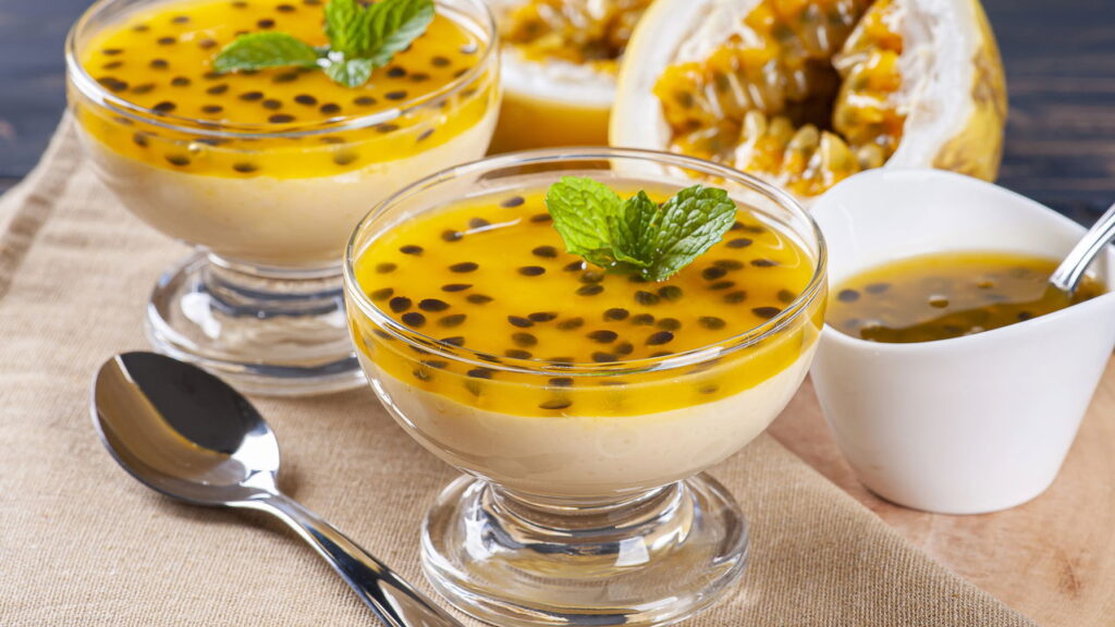 Essa mousse de maracujá viralizou por derreter na boca
