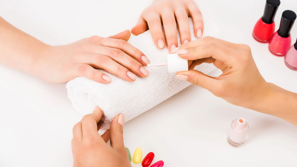 Tendências de unhas inverno 2025 elevam o visual casual