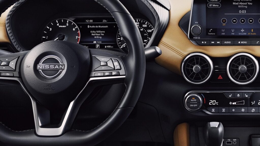 Nissan Sentra 2025 impressiona com conforto, economia e conectividade