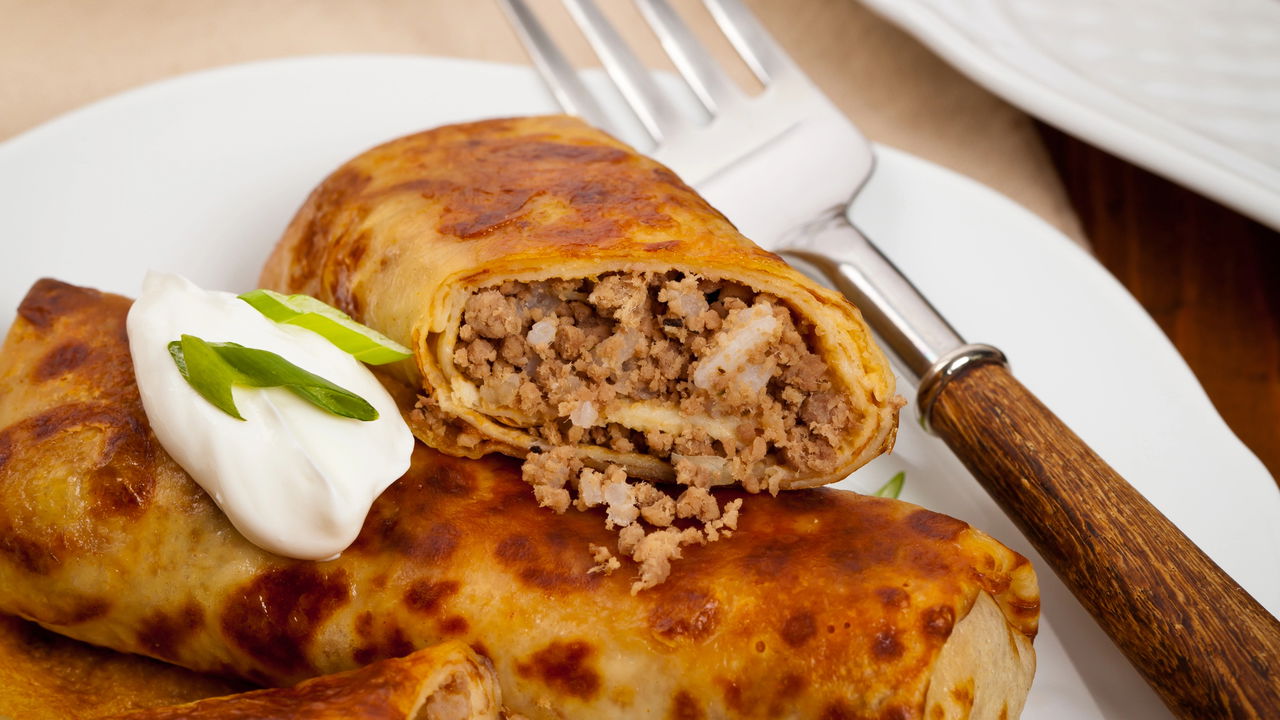 Panqueca gratinada! Como fazer o recheio de carne moída irresistível e a massa ideal