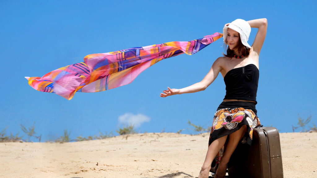 Pareo de praia ganha novas versões e invade as ruas