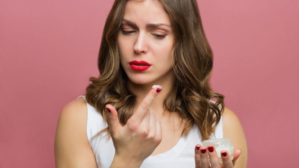 Pele oleosa nunca mais com esse hábito simples no rosto