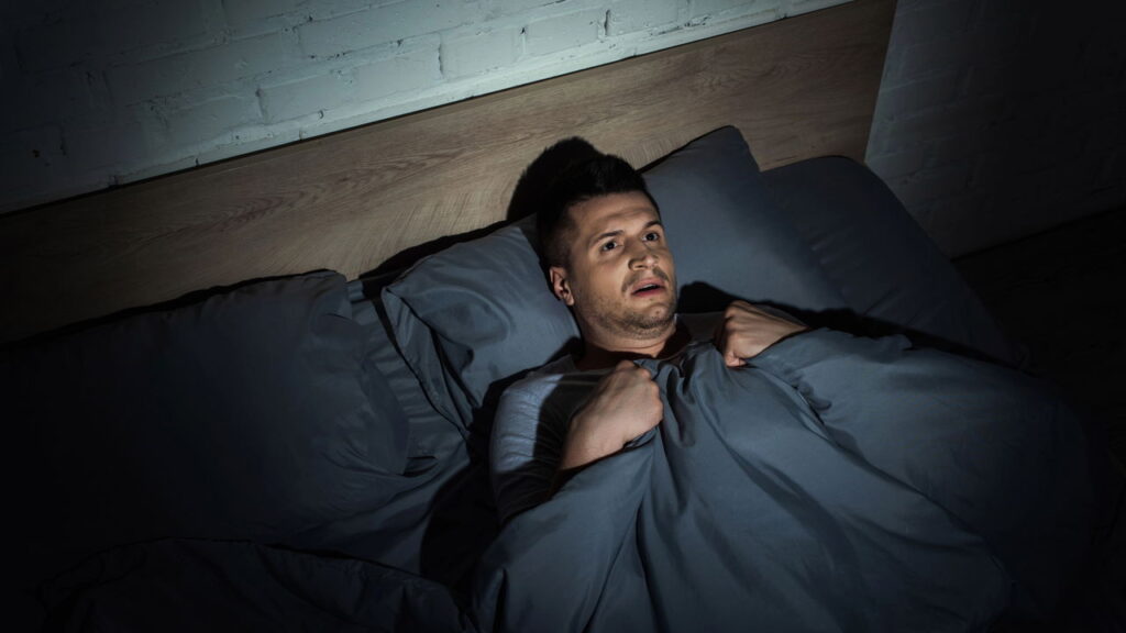 Esse hábito noturno pode estar causando seus piores pesadelos, afirmam especialistas