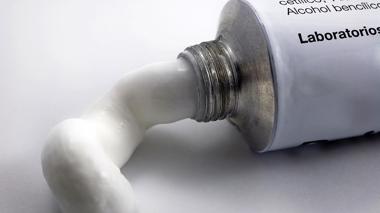 10 produtos de farmácia baratos que superam cosméticos caros