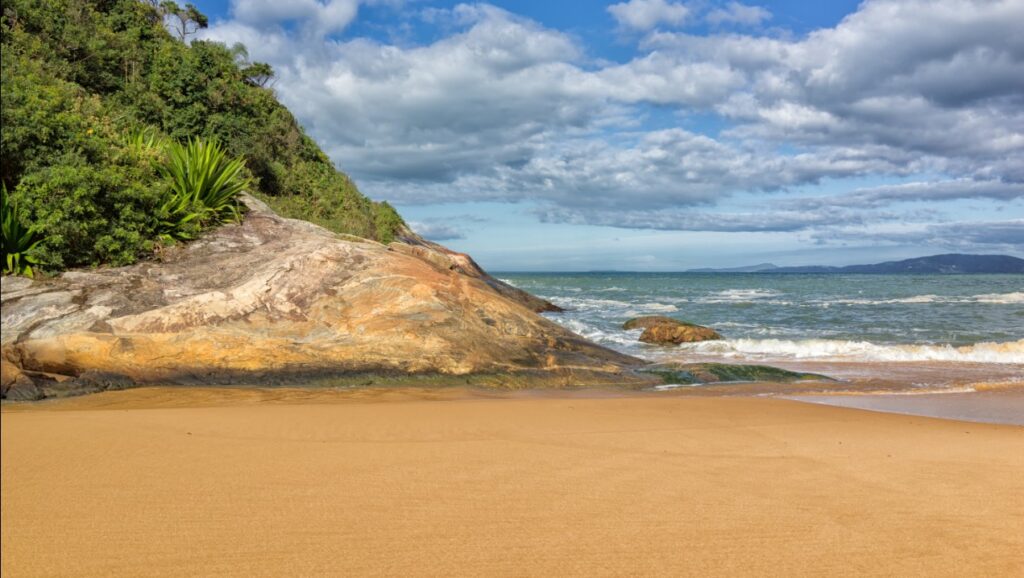 O paraíso existe e está em uma praia onde você pode relaxar que nem rei