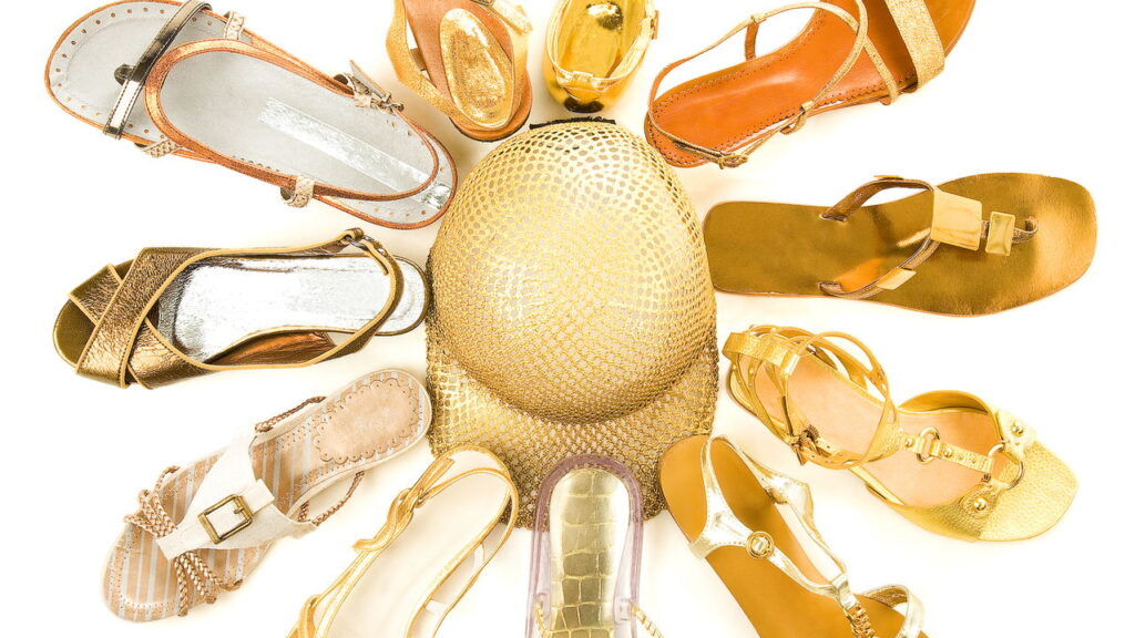 As rasteirinhas elegantes que vão dominar o verão 2025