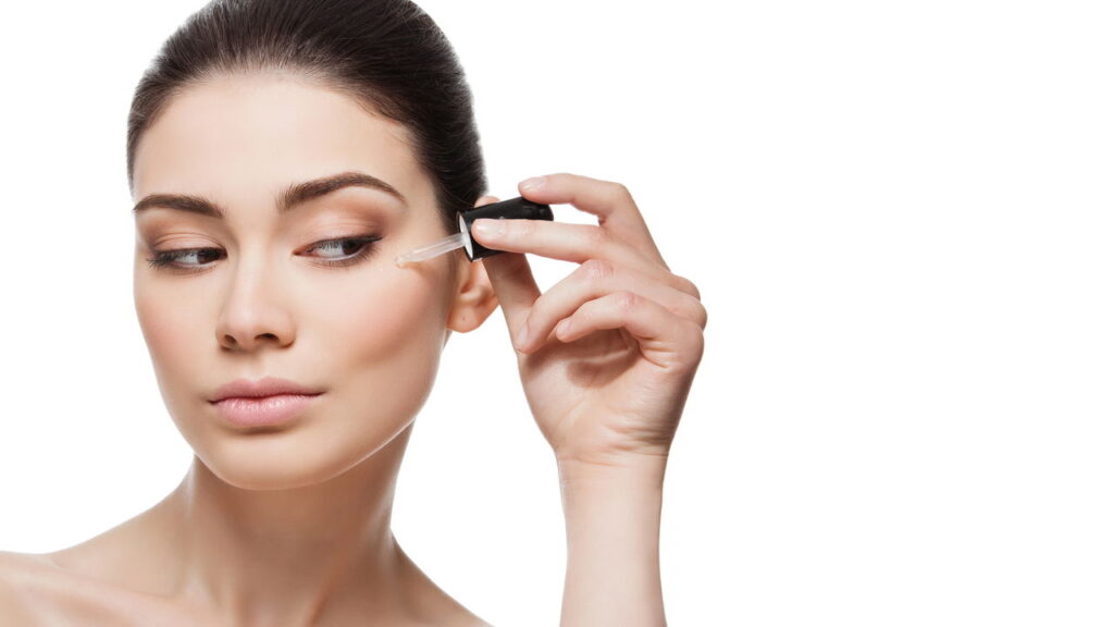 Sérum com ácido hialurônico virou item essencial no skincare