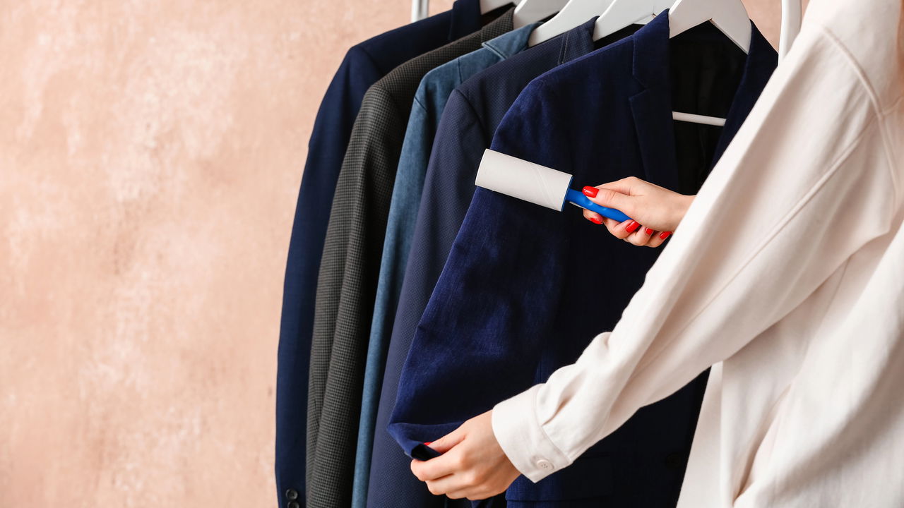 Esse truque caseiro vai acabar com fiapos nas suas roupas!