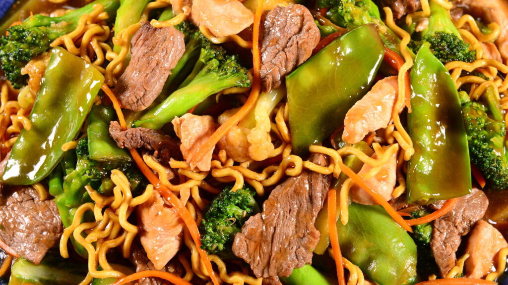 Faça esse yakisoba caseiro e nunca mais gaste com delivery

