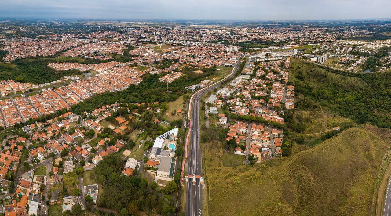 Cidade onde Coca-Cola fez fábrica e chocolate virou fazenda que todo mundo quer visitar