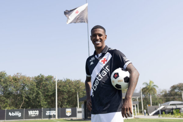 Robert Renan anunciado pelo Vasco (Foto: Matheus Lima/Vasco)