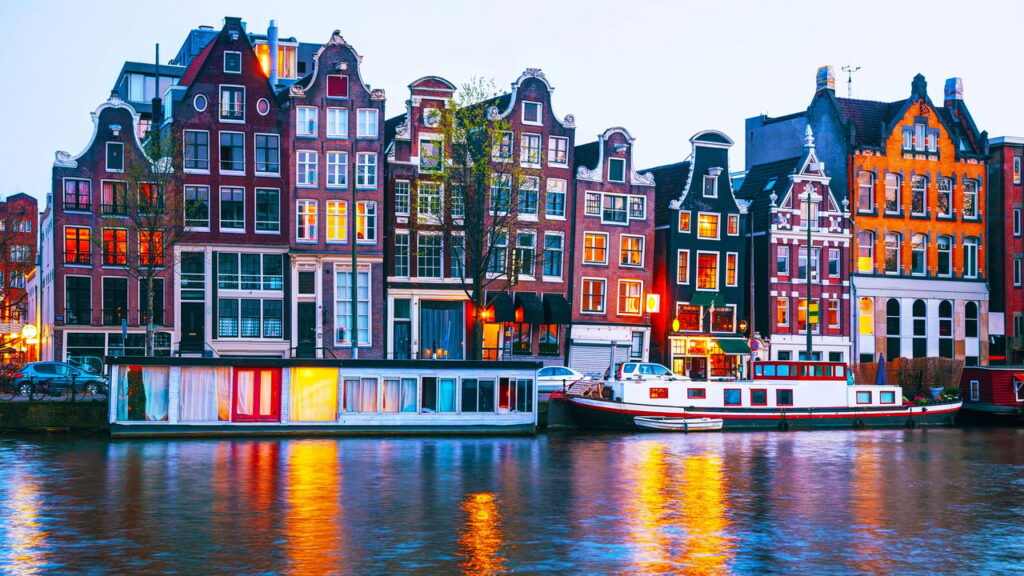 A cidade que flutua sobre a água e encanta turistas
