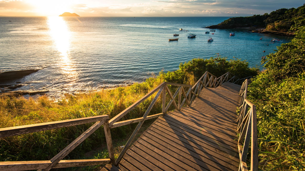Essa cidade à beira-mar surpreende turistas o ano inteiro