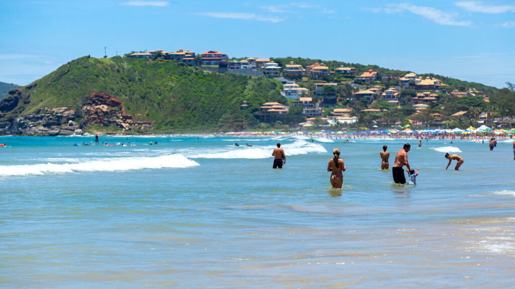 Essa cidade à beira-mar surpreende turistas o ano inteiro