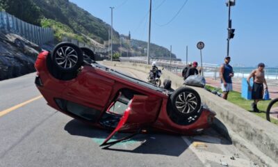 Capotamento causa lentidão na Avenida Niemeyer em direção ao Leblon