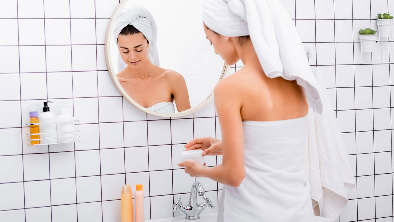 O truque mais eficiente para evitar o espelho embaçado no banho