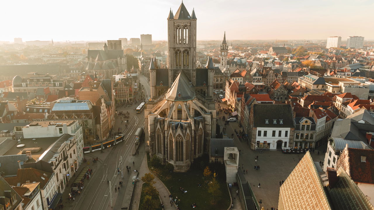 Quem passeia por esta cidade entende por que ela é o segredo mais bonito da Bélgica