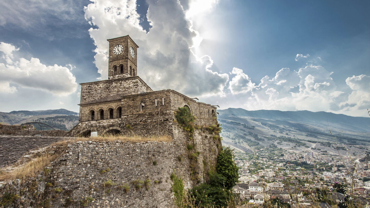 A cidade escondida da Albânia que carrega séculos em pedra