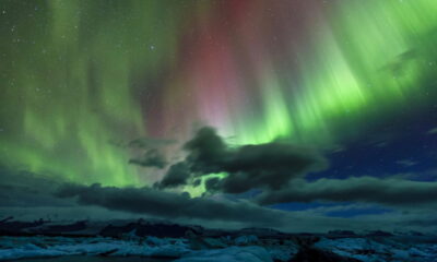 A cidade encanta com auroras boreais, banhos termais e paisagens impressionantes