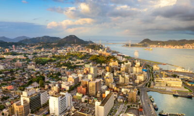 Conheça a cidade com ruas totalmente floridas na primavera