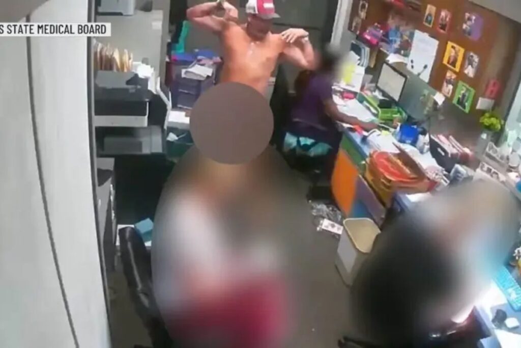 Médico perde registro após andar nu pelo consultório e fazer sexo com funcionária