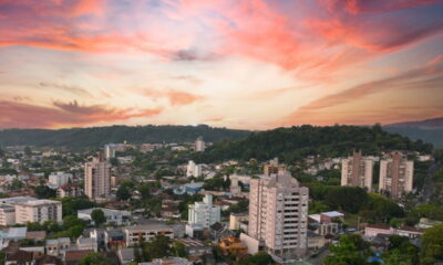 A cidade do RS que calça o Brasil inteiro