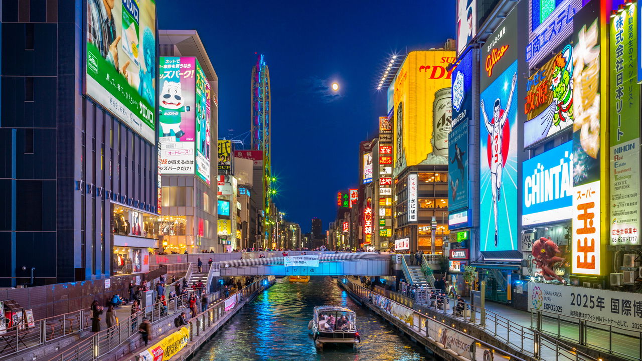 Essa cidade encanta o mundo com sua culinária única, vida noturna e arquitetura histórica