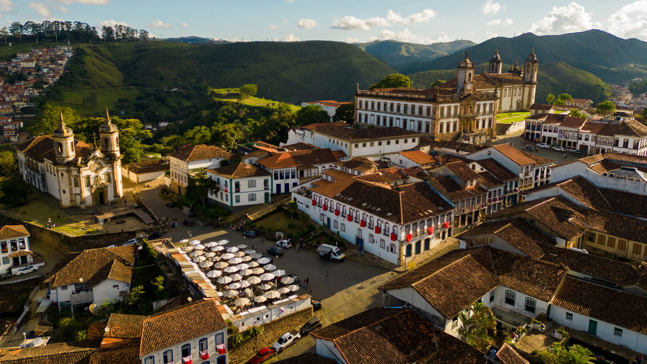 Há uma cidade em Minas onde cada pedra guarda segredos de séculos