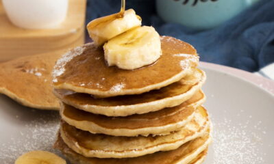 Panqueca americana leve com banana e mel