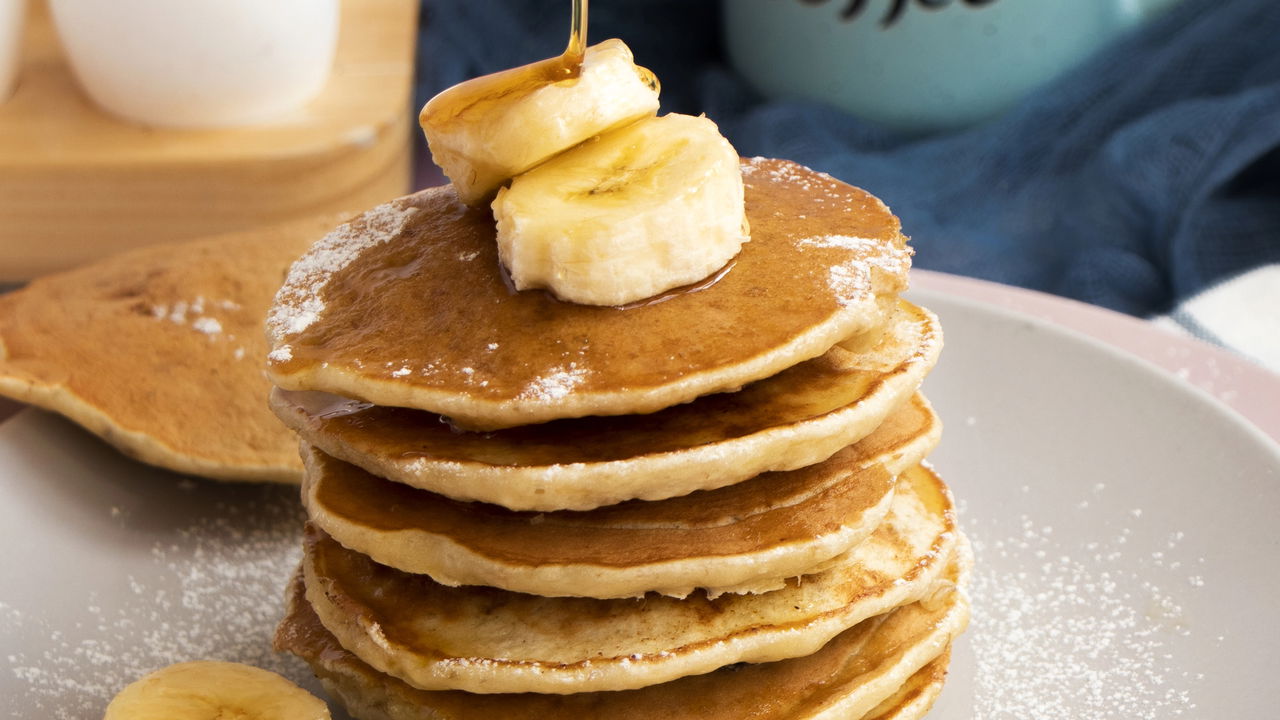 Panqueca americana leve com banana e mel