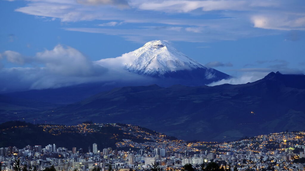 Entre nuvens e vulcões, a cidade que o mundo decidiu proteger
