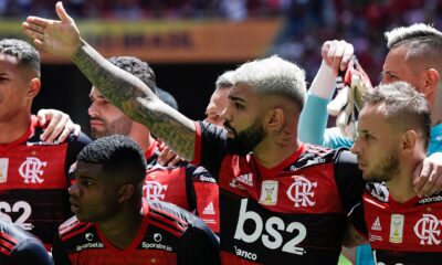 Histórico jogador brasileiro anuncia aposentadoria e choca o mundo