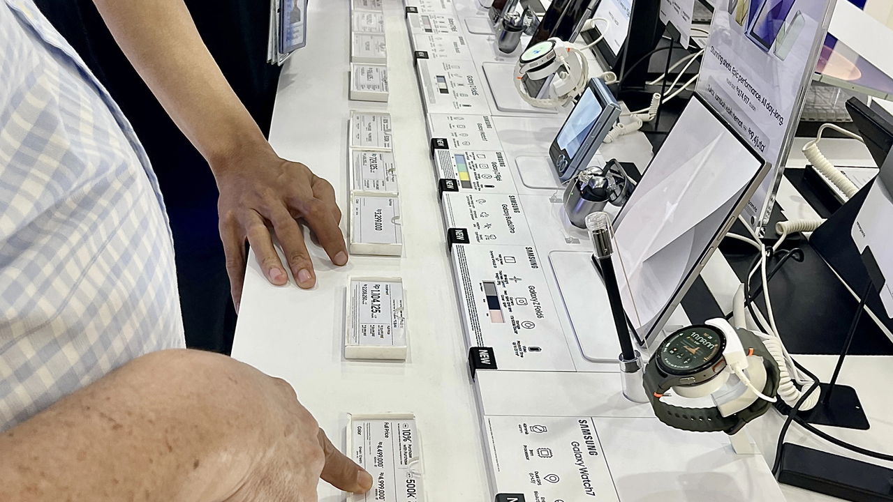 Celular dobrável vira tablet em segundos e conquista usuários