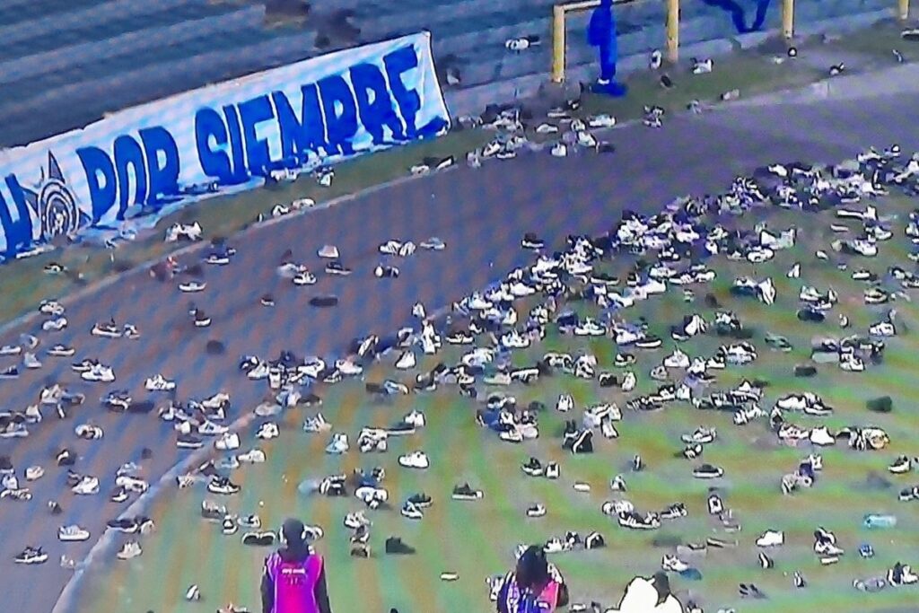 Sapatos em jogo do Millonarios