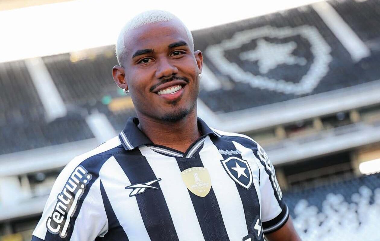 Técnico do Botafogo define prazo da volta de Cuiabano
