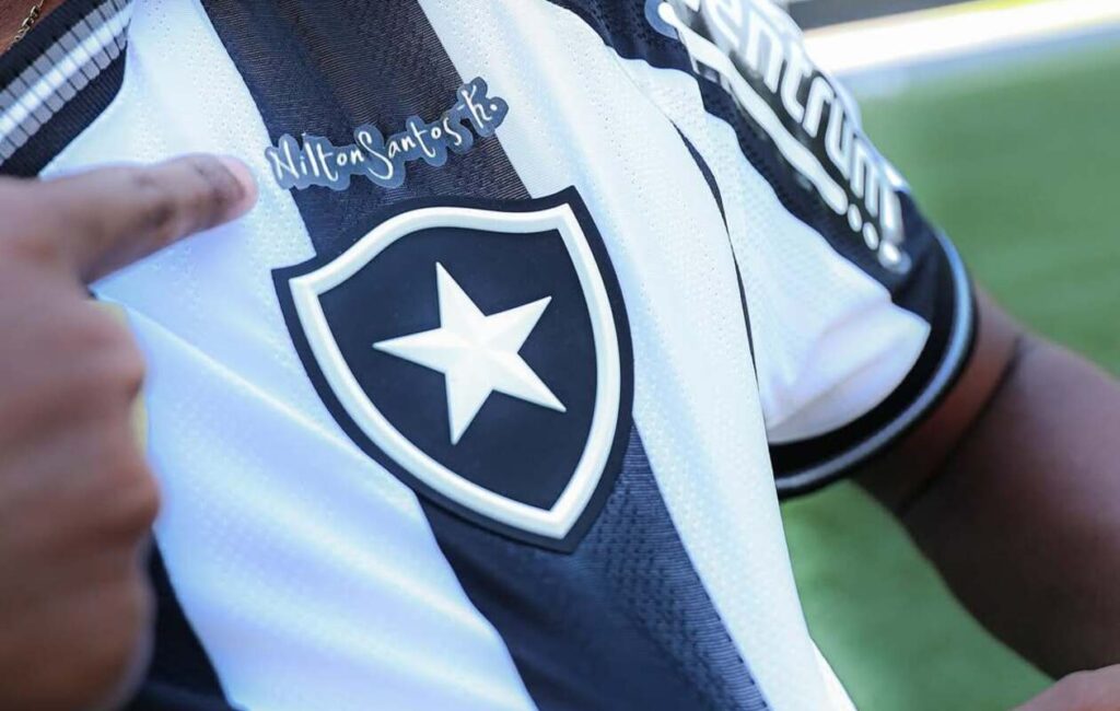 Técnico do Botafogo define prazo da volta de Cuiabano