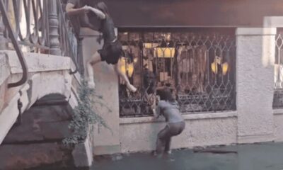 Turistas caem em gôndola de Veneza após tentativa de selfie