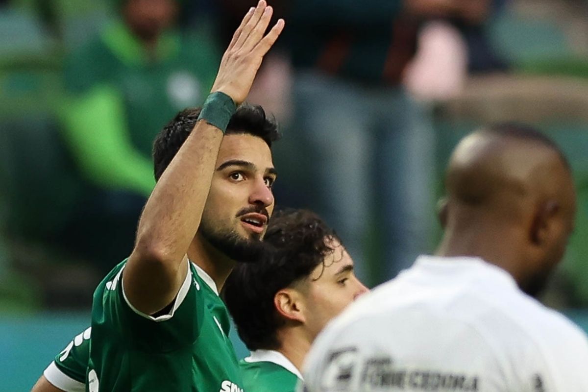 Flaco López critica ataque com bombas à Academia do Palmeiras