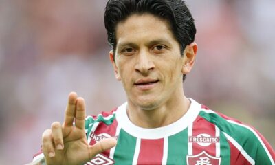 Cano comemorando gol pelo Fluminense