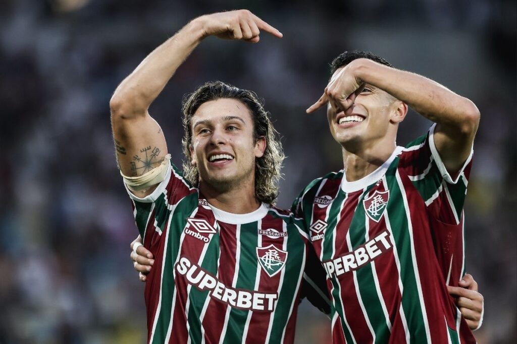 Canobbio e Serna comemorando gol pelo Fluminense