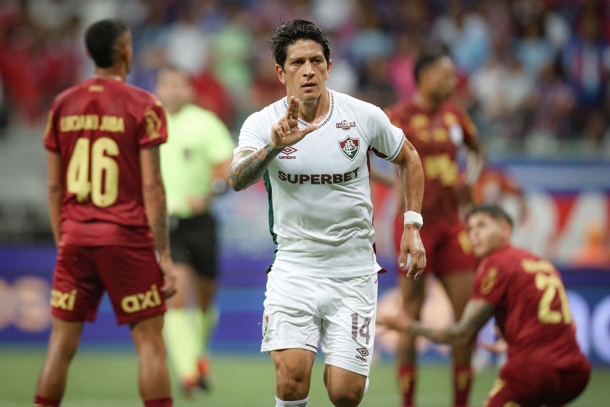 Cano comemorando gol pelo Fluminense