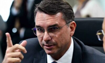 Flávio Bolsonaro fala em “momento histórico”