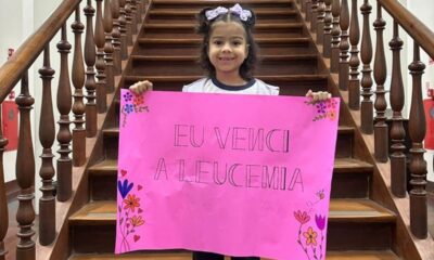 Criança de 6 anos volta às aulas após se curar da leucemia no Rio