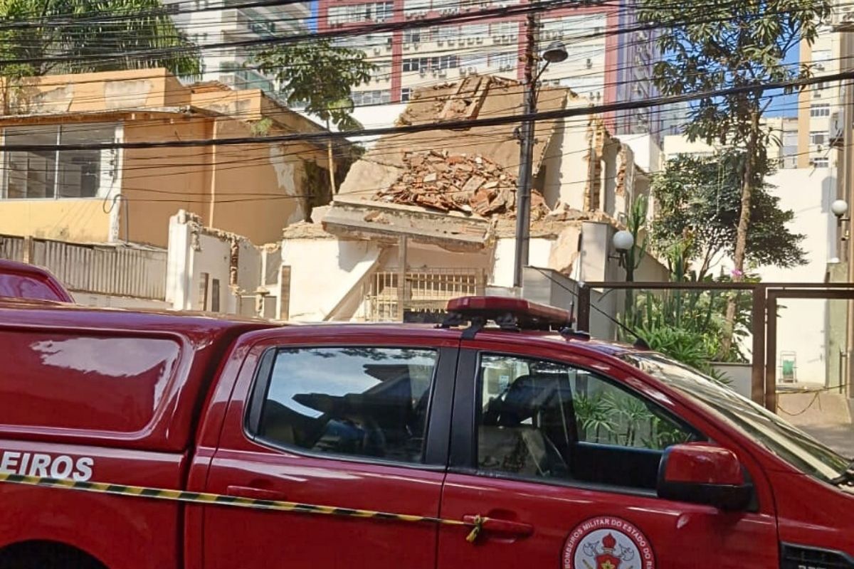 Morador fica gravemente ferido após desabamento em Niterói