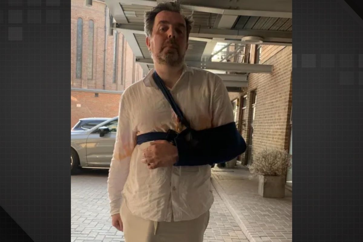 Alt text: Britânico que afirma ter maior pênis do mundo sofre acidente