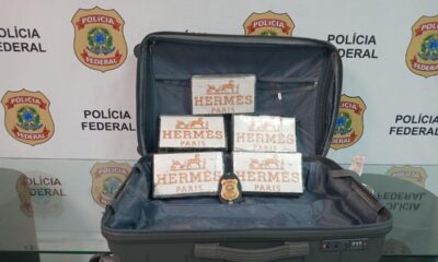 PF apreende 5,6 kg de cocaína escondidos em travesseiro no Galeão