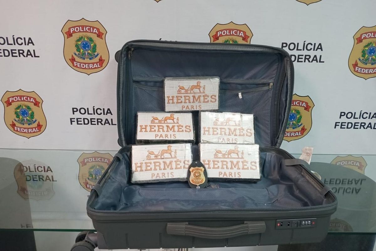 PF apreende 5,6 kg de cocaína escondidos em travesseiro no Galeão