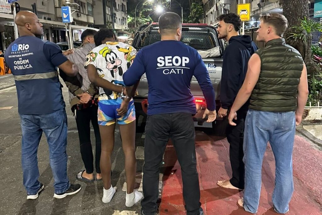 Turistas alemães assaltados e deixados nus em Copacabana